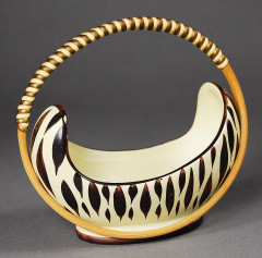 Bay, bowl (basket) 