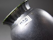 Bay, Vase