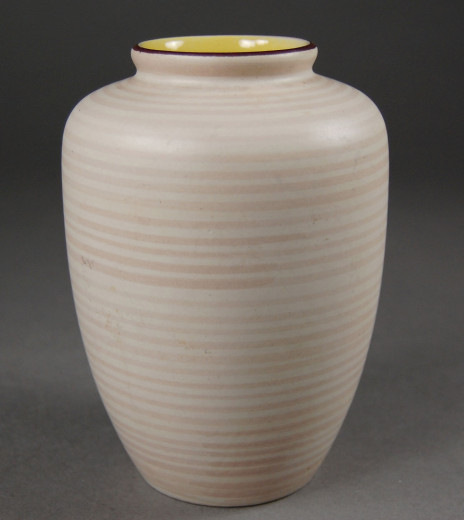 Ilkra, Vase