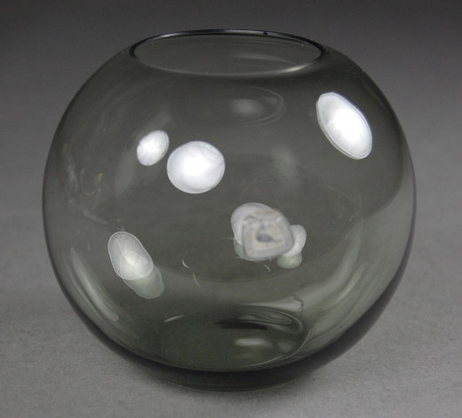 Taube, Alfred; vase
