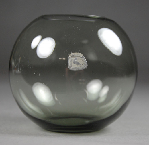 Taube, Alfred; vase