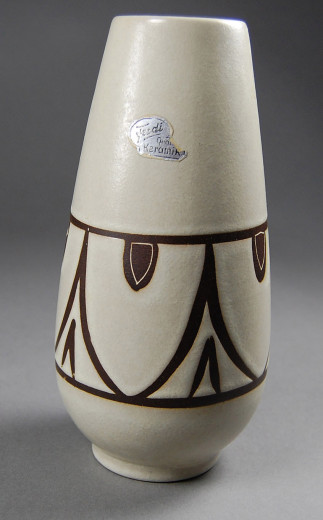 Ferdi, Vase