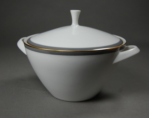 Arzberg, tableware 2025, lidded bowl no. 2
