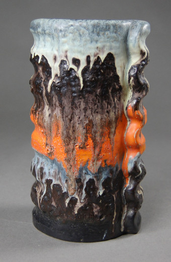 Dmler & Breiden, Vase Relief