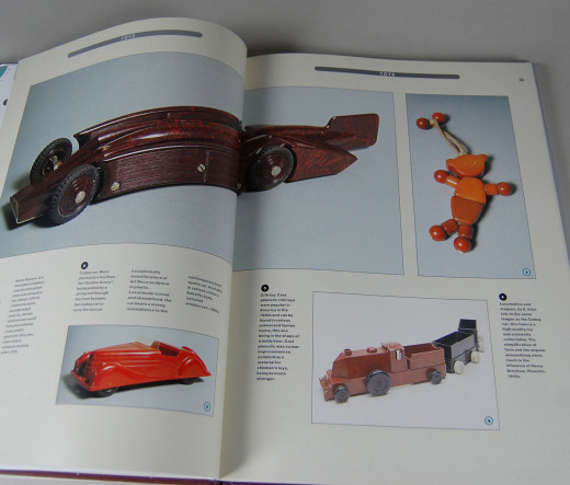 Bakelite - an illustrated Guide to collectible Bakelite Objects