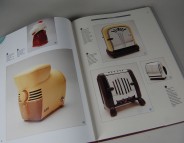 Bakelite - an illustrated Guide to collectible Bakelite Objects