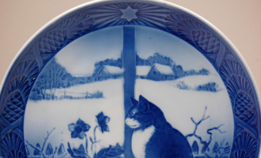 Royal Copenhagen, wall plate Christmas Rose and Cat 1970