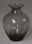 Taube, Alfred; vase