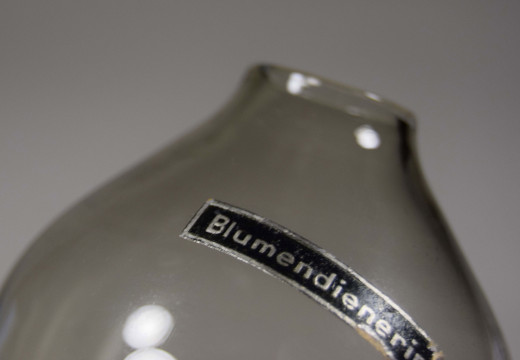 Taube, Alfred; vase
