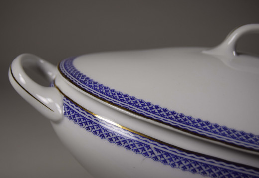 C.M. Hutschenreuther, tableware nn, lidded bowl