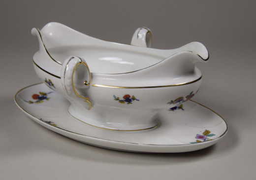 Krautheim & Adelberg, tableware nn; gravy boat with att. underplate